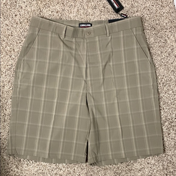Kirkland Signature Tan Plaid Flat Front Shorts - Picture 1 of 11